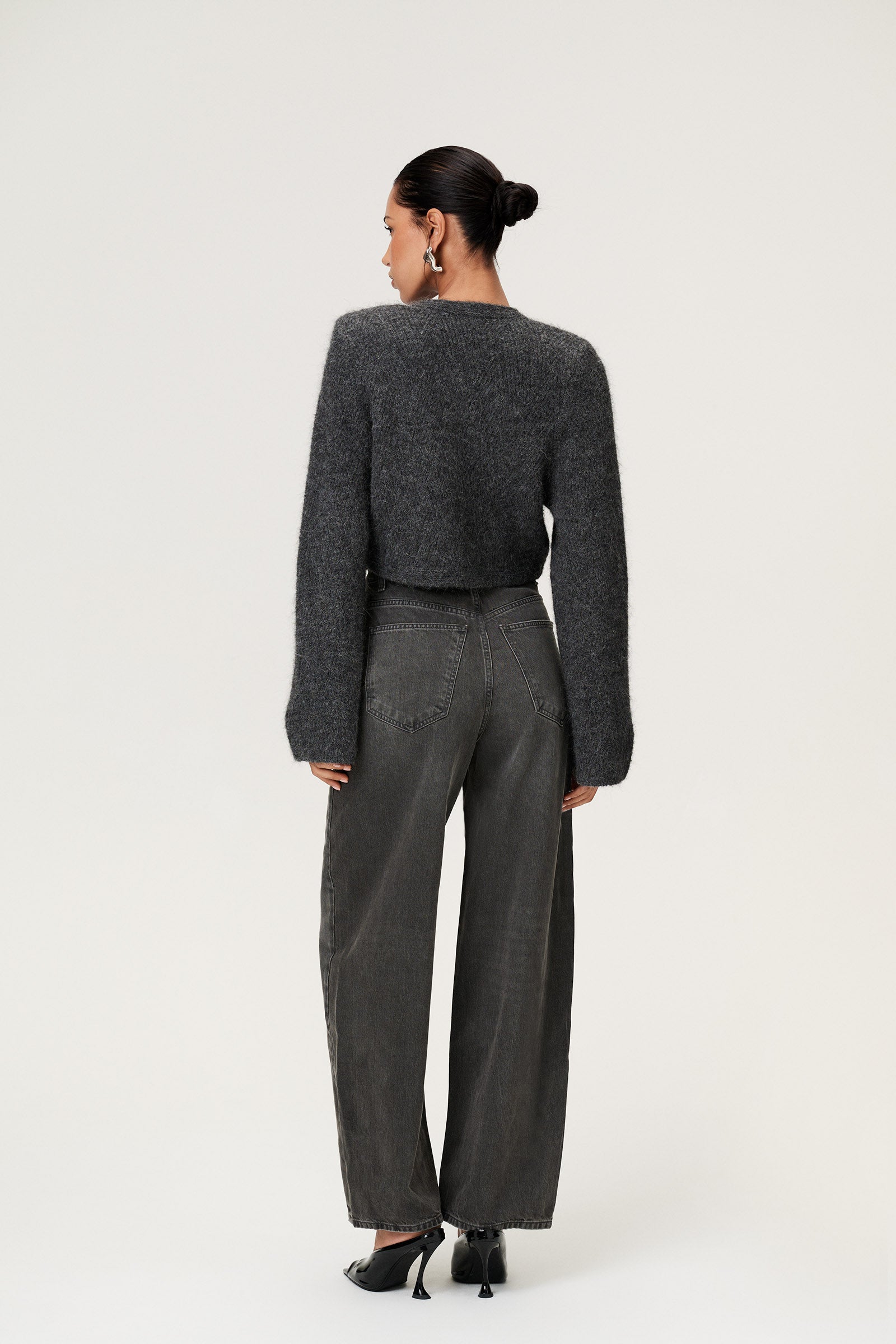Woman wearing a Cessole cardigan in a gray textured knit, Adoore signature buttons, wide sleeves and cropped fit. image