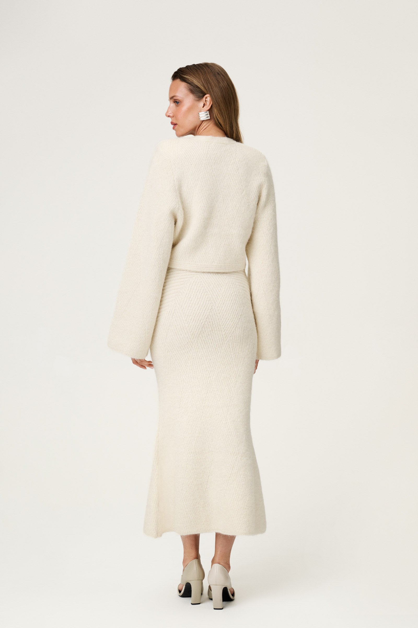 Cessole knitted midi skirt in off white. image