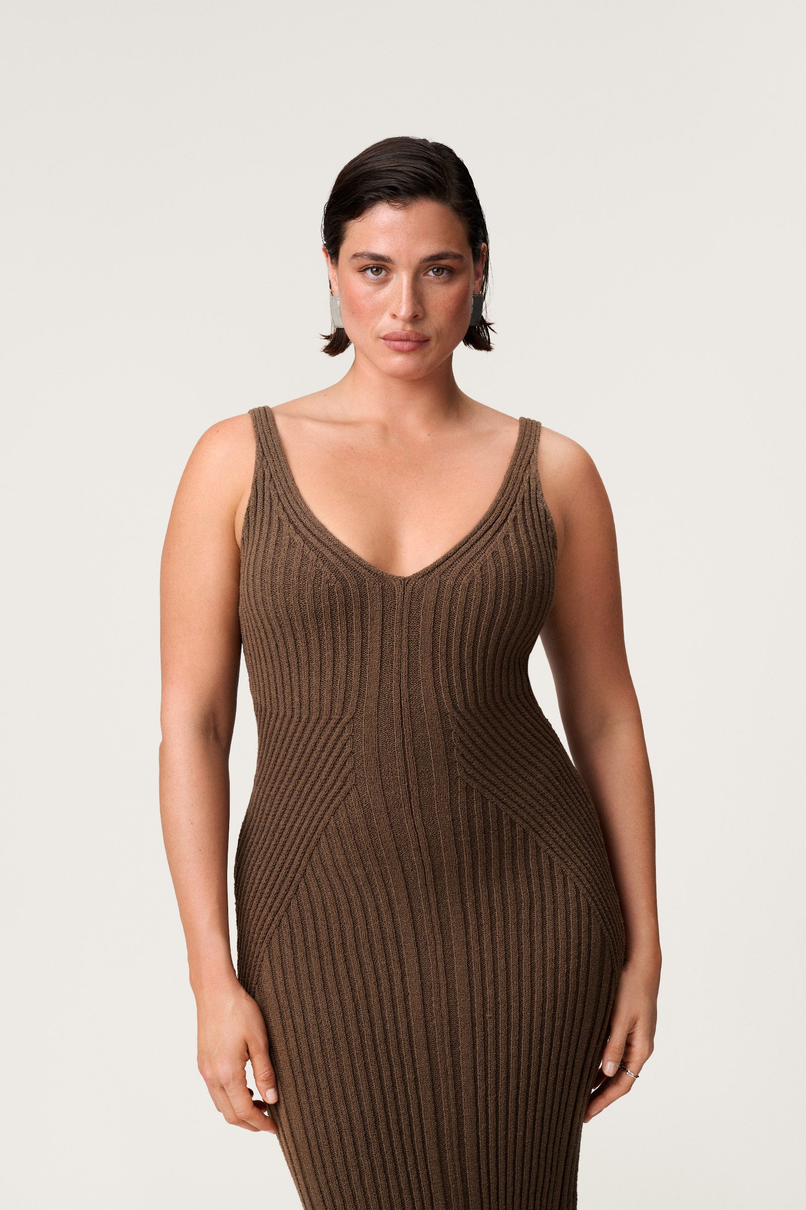Knitted lugo maxi lengthed dress in taupe. image