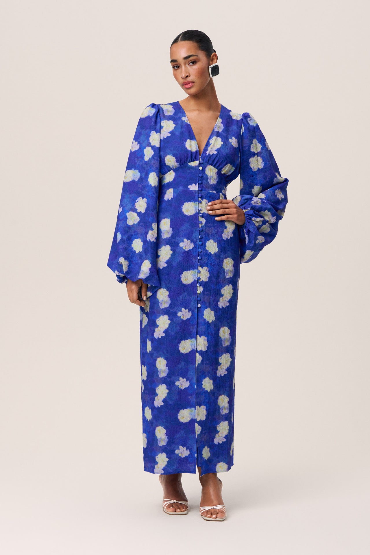 Positano maxi dress in blue – Shop now – adoore.se