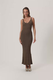 Knitted lugo maxi lengthed dress in taupe. thumbnail image